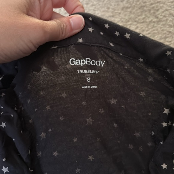 GAP- True Sleep Black Star Print Pajama Top size small - Picture 2 of 6